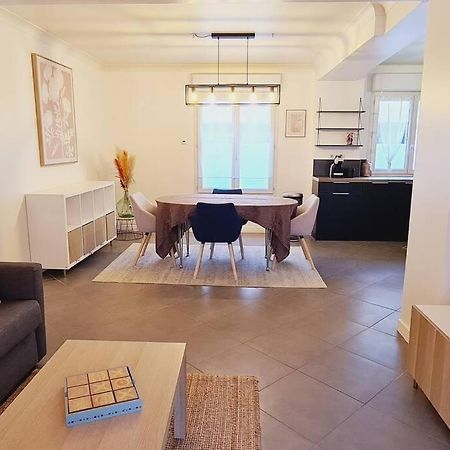 Appartement 2 Pieces Centre Ville Avec Parking Neauphle-le-Chateau Luaran gambar