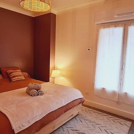 Appartement 2 Pieces Centre Ville Avec Parking Neauphle-le-Chateau Luaran gambar